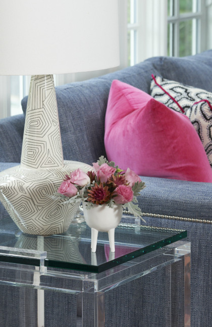 family-roomside-table-vase-and-lamp