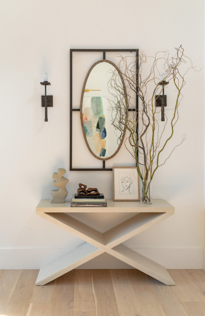 hallway-table-accessories-oval-mirror-metal-frame