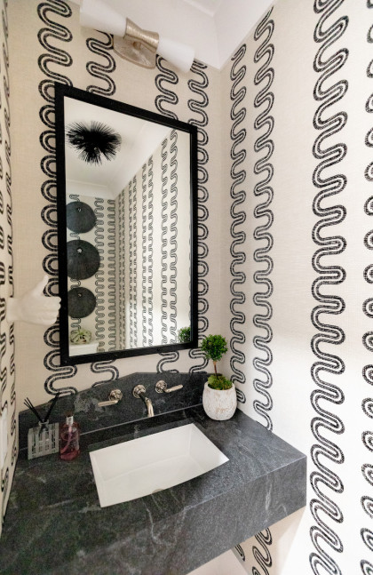 powder-room-bathroom-black-beige-pattern-wallpaper